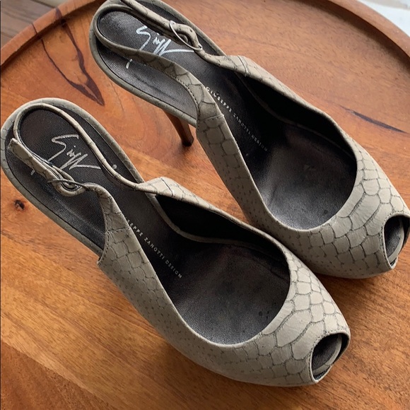 Giuseppe Zanotti Grey Peeptoe Slingback heels - Picture 6 of 7